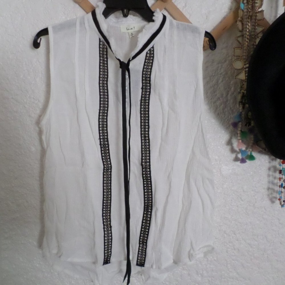 Love J Pleated Lace Inset Top NWT Sz M